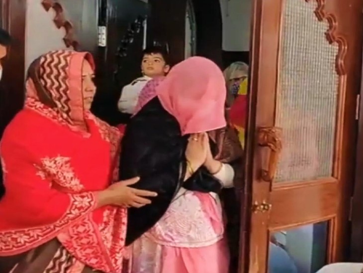 कार्यकर्ताओं को संबोधित करती प्रीति शक्तावत। (फाइल फोटो)