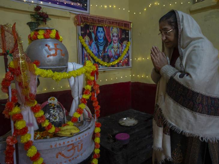 बसंत पंचमी के मौके पर शीतलनाथ मंदिर में विशेष पूजा का आयोजन किया गया।