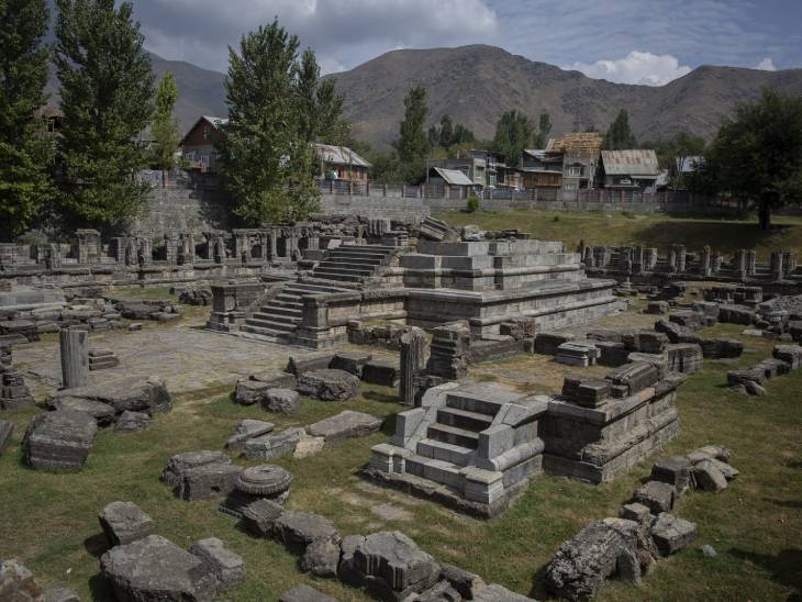 फोटो अवंतिपोरा स्थित अवंती स्वामी मंदिर की है। इस मंदिर का निर्माण अवंतिवर्मन ने कराया था।
