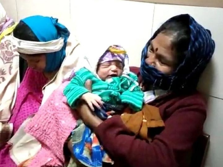 इस दुर्घटना में 10 बच्चों को हॉस्पिटल से सही सलामत बाहर निकाला गया।