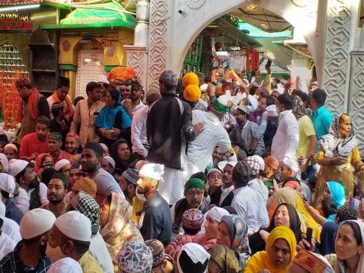 कुल की रस्म में उमडे़ अकीदतमंद