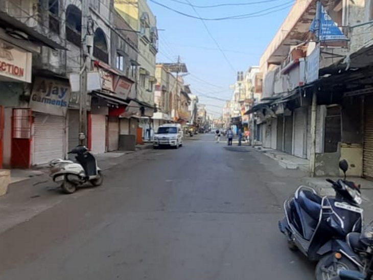सिंधी कॉलोनी, खातीवाला टैंक स्थिति दुकानदारों ने स्वेच्छा से समर्थन दिया।