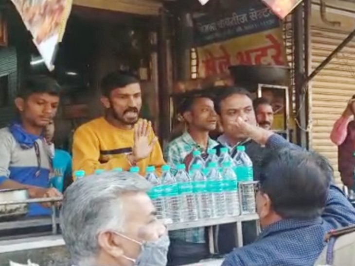 एमजी रोड पर नाश्ते की दुकान बंद करवाने को लेकर हुई बहस।