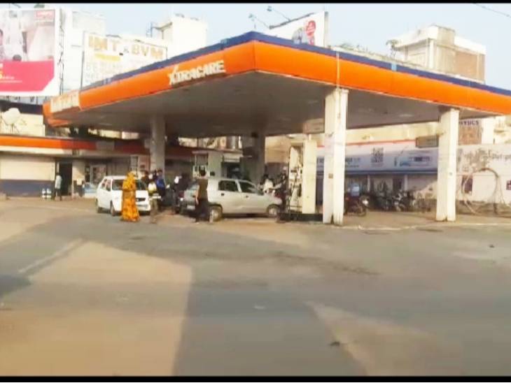 ग्वालियर में पेट्रोल पंप ही नहीं करा पाए बंद।