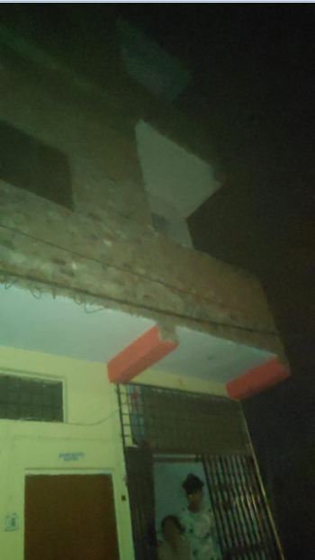 इसी बिल्डिंग की दूसरी मंजिल से पूजा नीचे गिरी थी।