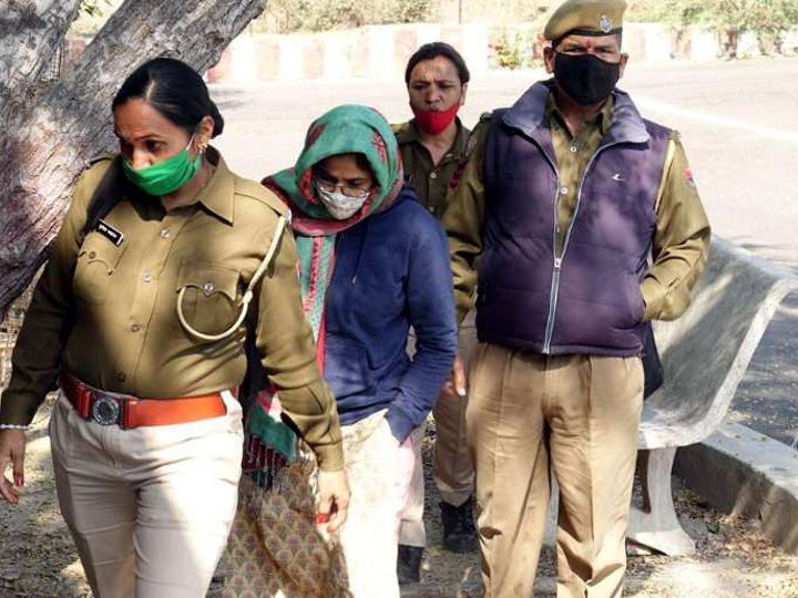 जमानत अवधि खत्म होने पर पिंकी मीणा ने रविवार को वापस जेल में सरेंडर कर दिया।