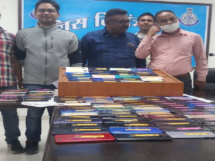 109 मोबाइल आज पुलिस कंट्रोल रूम में वापस लौटाया गया।