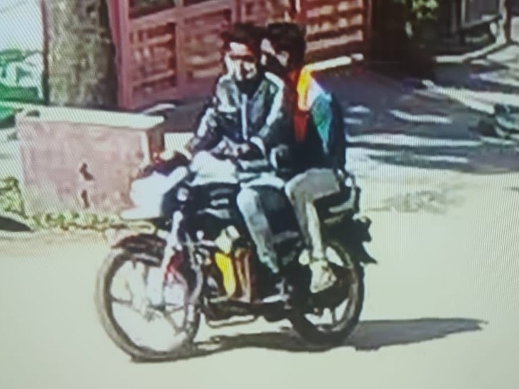 बल्लभ नगर इलाके सुबह साढ़े 10 बाइक सवार दो बदमाश ने बाइक चोरी की वारदात को अंजाम दिया