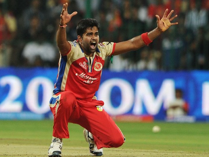 विनय कुमार ने IPL में 8.39 रन प्रति ओवर की इकोनॉमी से गेंदबाजी की है।