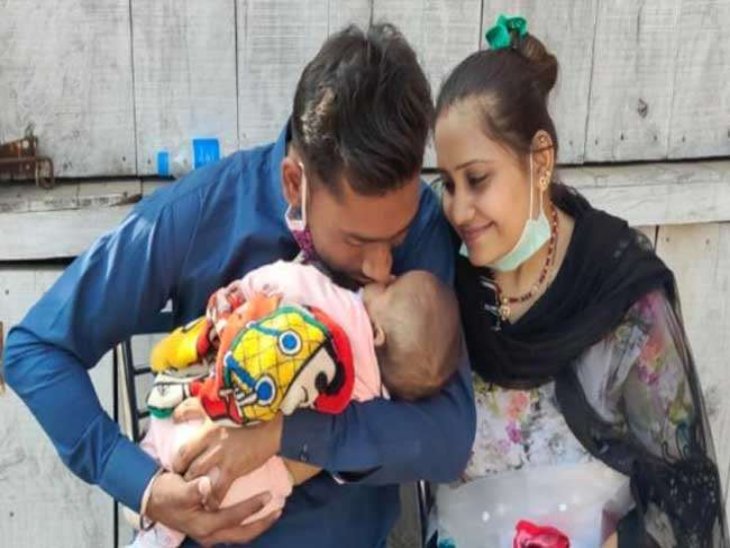 सागर कुमार बजाज ने बताया कि 3 महीने बाद बच्ची और पत्नी को देखकर वह बेहद खुश है।