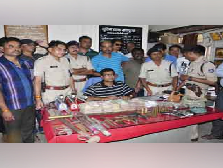 तत्कालीन एसपी अनुराग के साथ मकबूल को गिरफ्तार करने वाली टीम