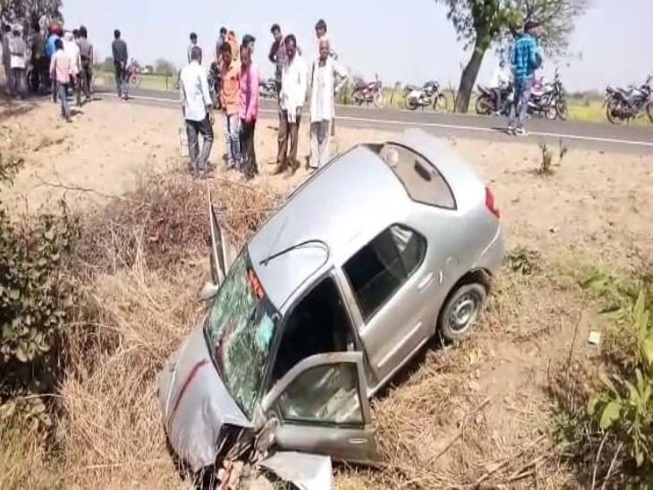 हाईवे किनारे खाई में घुसी इंडिगो कार