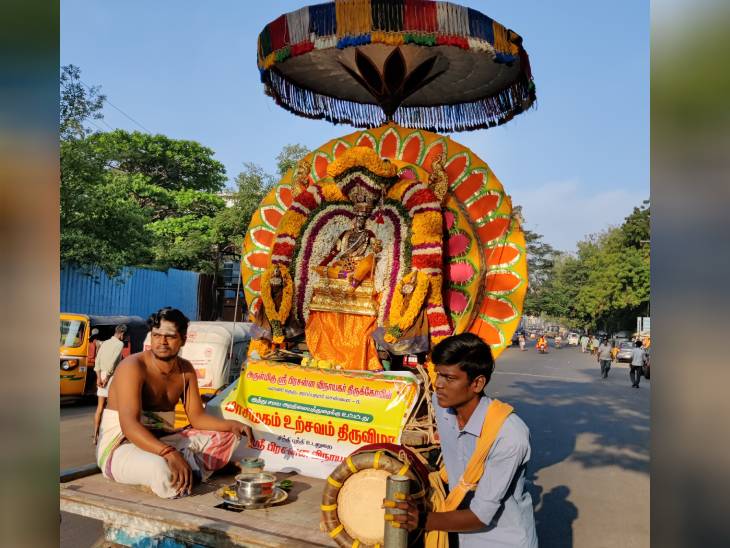 आज माघ पूर्णिमा है। इस दिन तमिलनाडु में मदुरै क्षेत्र में फ्लोट फेस्टिवल मनाया जाता है। जहां भगवान सुन्देश्वरा और मीनाक्षी की मूर्तियों को मारियामन टेपकुलम सरोवर में स्नान के लिए ले जाया जाता है।