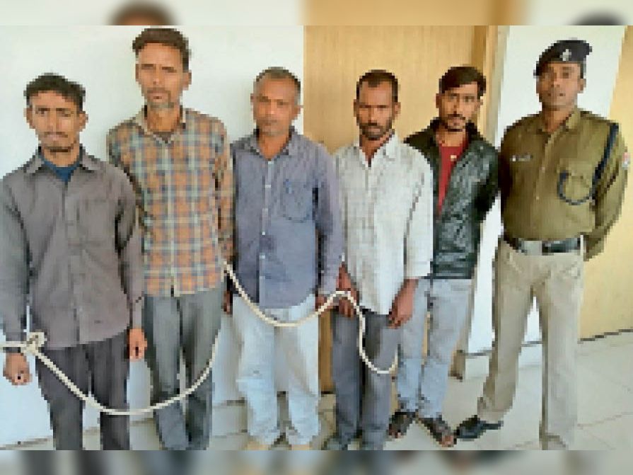 5 arrested for stopping pull of train chain in Sariya, sent all to Dhanbad