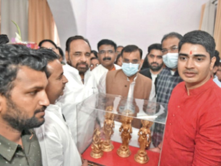 प्रदेश अध्यक्ष का जगह-जगह भाजपा कार्यकर्ताओं और पदाधिकारियों ने स्वागत किया। राहुल साहू ने स्मृतिचिह्न भेट किया।