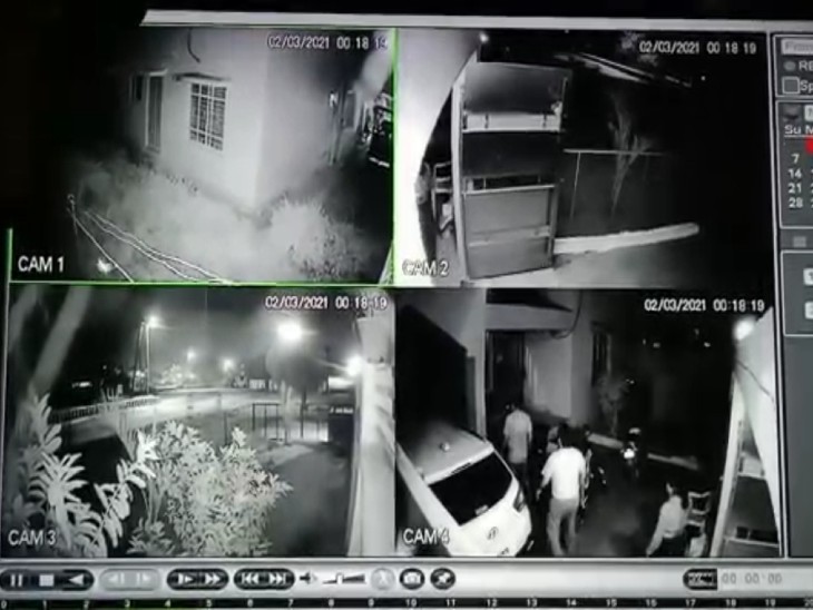 वरदात के बाद फौजी और उसके बेटे, हड़बड़ाहट में गाड़ी निकालते हुए और बदमाशों का पीछा करने जाते हैं
