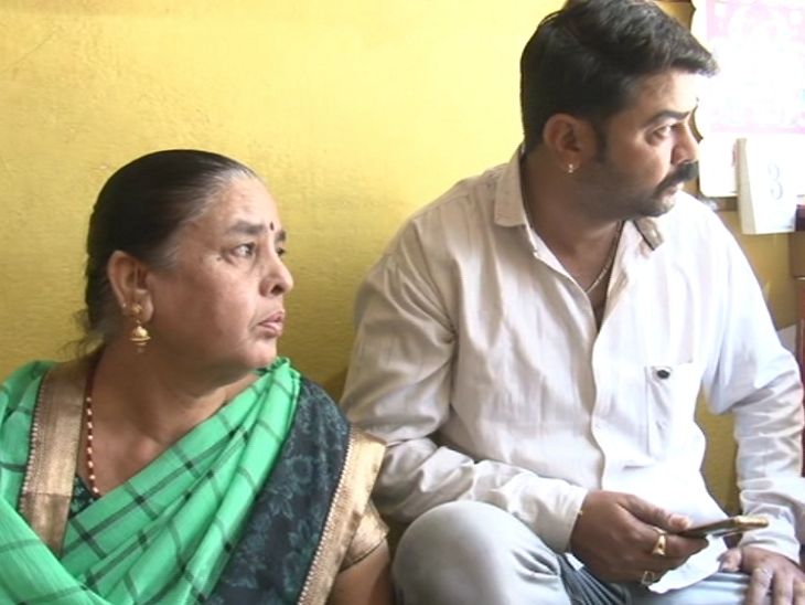 विमला को महिला ने बातों में उलझा लिया था।