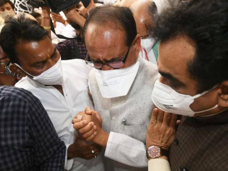 The mortal remains of the late MP reached Shahpur in Burhanpur, 8 ministers and the Speaker of the Legislative Assembly will be included in the last visit. | मेडिकल कॉलेज और बुरहानपुर