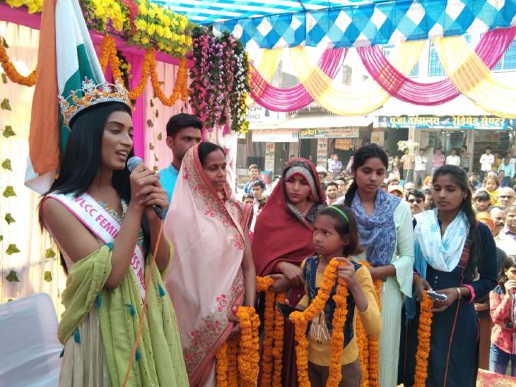 मान्या सिंह ने अपने स्कूल के बच्चों को मेहनत से पढ़ने की प्रेरणा दी।
