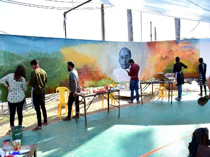 देश के हर प्रांत से पहुंचे कलाकार कल्पना को दे रहे आकार।