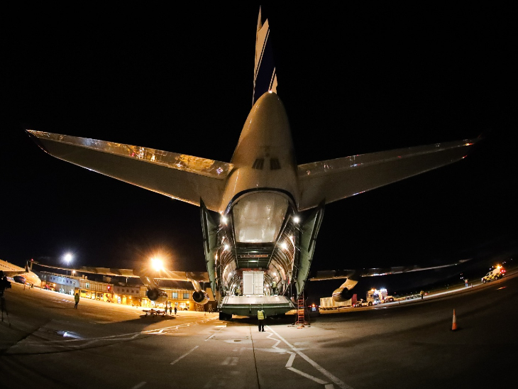 World Largest Cargo Plane Leaves UK With 3 Oxygen Units And Thousand Ventilators For India | उत्तरी आयरलैंड के बेलफास्ट से 3 ऑक्सीजन प्लांट और 1,000 वेंटिलेटर लेकर विमान रवाना; कल सुबह