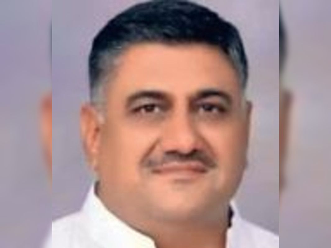 Friend succumbs to lack of oxygen, will get two plants set up by Dara 10 million | ऑक्सीजन के अभाव में दोस्त ने दम तोड़ा, डारा 1 करोड़ से लगवाएंगे दो प्लांट - Vimarsana News
