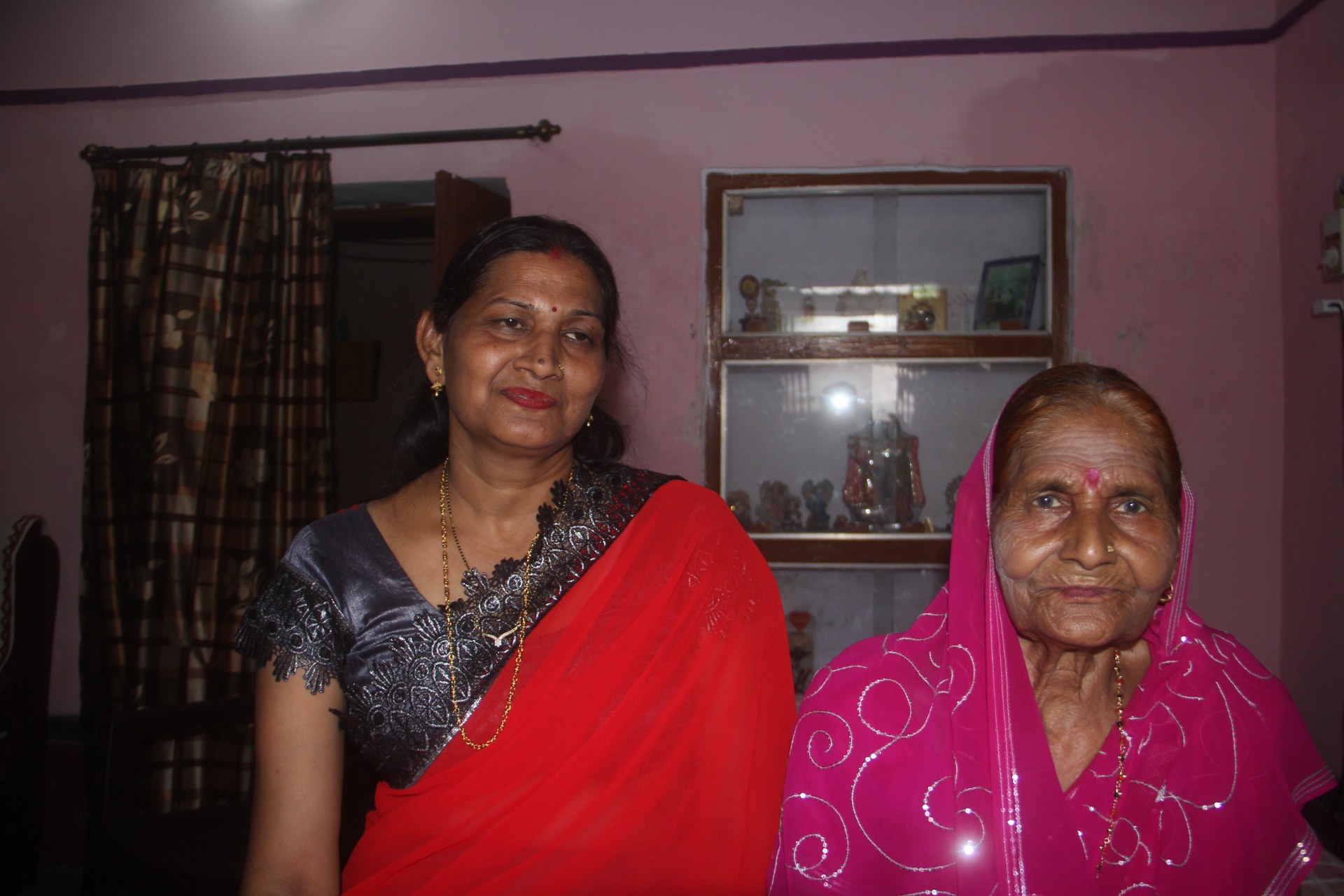 Kanpur… राष्ट्रपति की भाभी का छलका दर्द: बोलीं- अफसर हमें रोके हैं, लल्ला को घर से कछु बनाए के नहीं खिलाए सकत हैं, रसियाउर और पेड़ा हमाए लल्ला को बहुत पसंद है Kanpur… राष्ट्रपति की भाभी का छलका दर्द: बोलीं- अफसर हमें रोके हैं, लल्ला को घर से कछु बनाए के नहीं खिलाए सकत हैं, रसियाउर और पेड़ा हमाए लल्ला को बहुत पसंद है