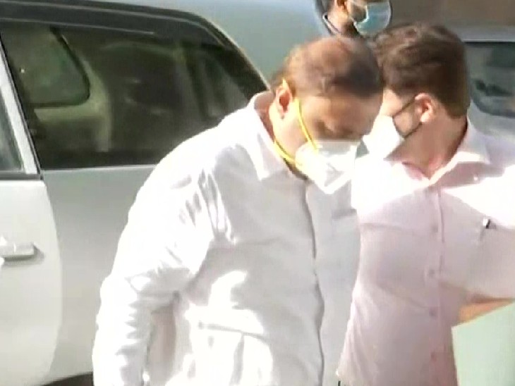 ED arrested Anil Deshmukh's personal secretary and assistant, yesterday raided Deshmukh's premises | समन पर अनिल देशमुख के वकील ED ऑफिस पहुंचे और मांगा और वक्त; उनके पर्सनल सेक्रेट्री और असिस्टेंट हुए हैं गिरफ्तार - Vimarsana News