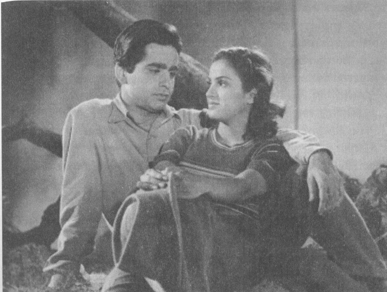 Kamini Kaushal was Dilip Kumar's first girlfriend, Know their Interesting love story | ट्रेजेडी किंग की लव लाइफ: शादीशुदा कामिनी कौशल से हुआ था दिलीप कुमार को पहला प्यार ...