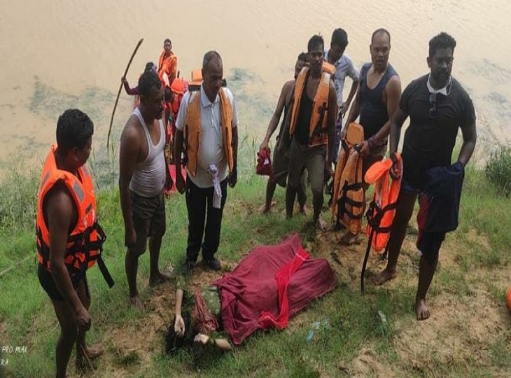 Chhattisgarh Girl Dies Due To Drowning In Bastar Indravati River | इंद्रावती  नदी में डूबी युवती: मानसिक रूप से बीमार युवती के कीचड़ में पैर फिसलने से नदी  में गिरने की ...