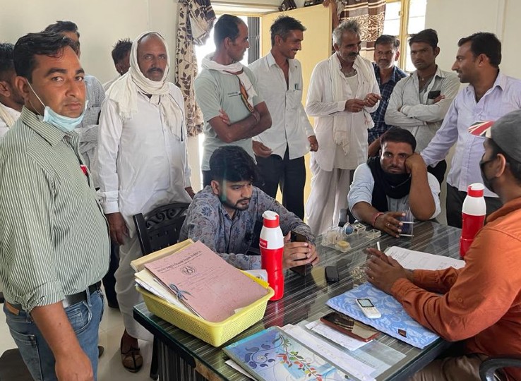 अघोषित बिजली कटौती से ग्रामीण परेशान: AEN को डिस्कॉम MD के नाम सौंपा ज्ञापन, जल्द बिजली सप्लाई ठीक नहीं हुई तो आंदोलन की भी दी चेतावनी