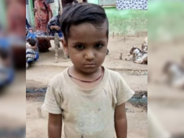 गुमशुदा बच्चे का कुएं में तैरता मिला शव: दो दिन पहले घर के बाहर खेल रहा 6 साल का बच्चा अचानक हो गया था गायब, घर से दूर जंगल में मिला शव