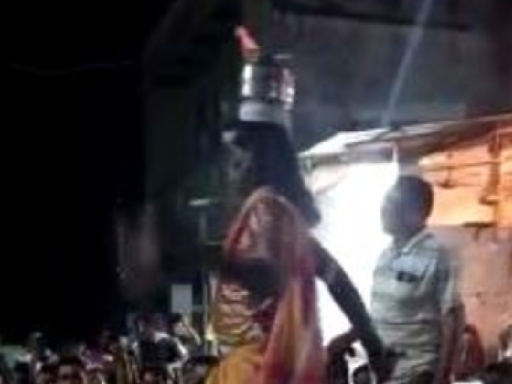 सिर पर कलश रख उस पर जलाते हैं ज्योत।