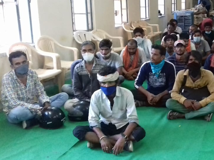 पुलिस रिकॉर्ड में वांटेड लोगों को पकड़ा जा रहा।