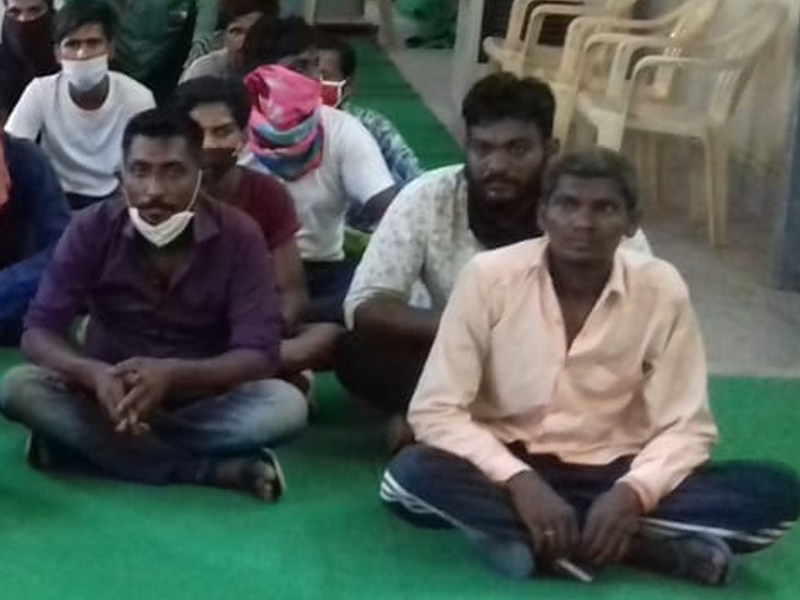 सामान्य लोगों की हो रही काउंसलिंग।