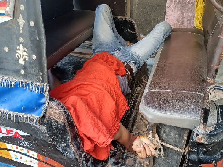 प्रेमिका के घर में मिली प्रेमी की लाश।