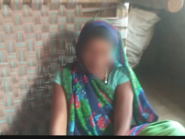 पीड़िता की मां। जब उसने बेटी की दास्तान सुनाई उसके आंसू छलक उठे।