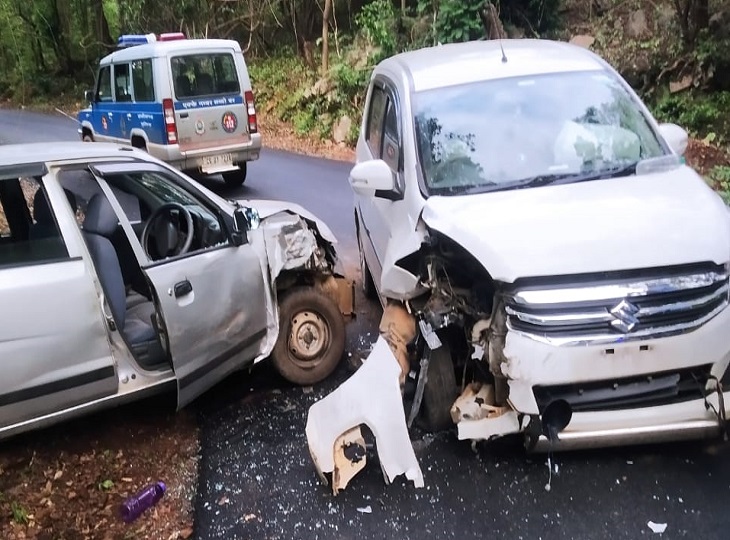 बारसूर घाटी में दो वाहनों की भिड़ंत हो गई, जिसमें 4 लोग लोग घायल हुए हैं।