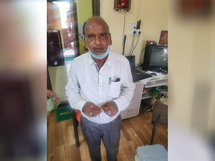 धार के नगर पालिका के सहायक यंत्री डीके जैन।