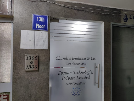 दिल्ली के बाराखंबा रोड पर चंद्र वाधवा का दफ्तर। फोटो: संध्या