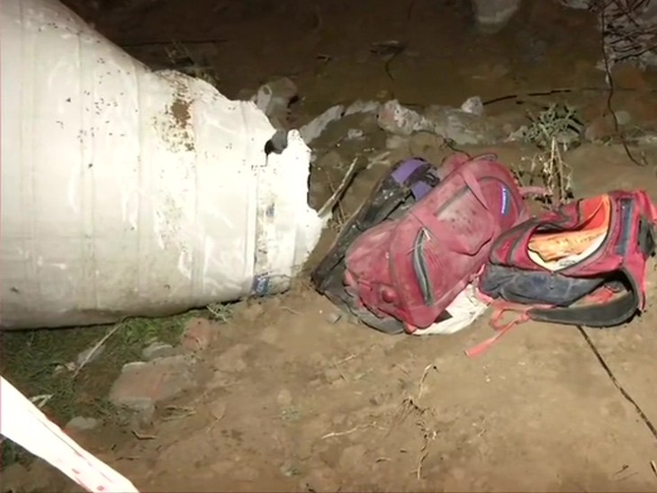 हादसे की चपेट में आई इमारत एक कंपनी का गोदाम था। यह अच्छी स्थिति में नहीं था। हादसे के वक्त कुछ मजदूर इमारत में थे।