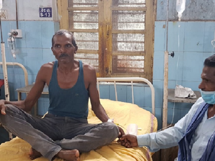 दंपती बेहोशी की हालत में हैं। न वह बात कर पा रहे हैं, न ही किसी को ठीक से पहचान रहे हैं। सूचना मिलने पर अन्य परिजन भी अस्पताल पहुंच गए हैं।