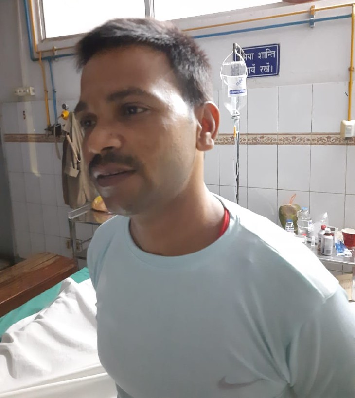 हॉस्पिटल में मौजूद कांस्टेबल के पति पंकज राय