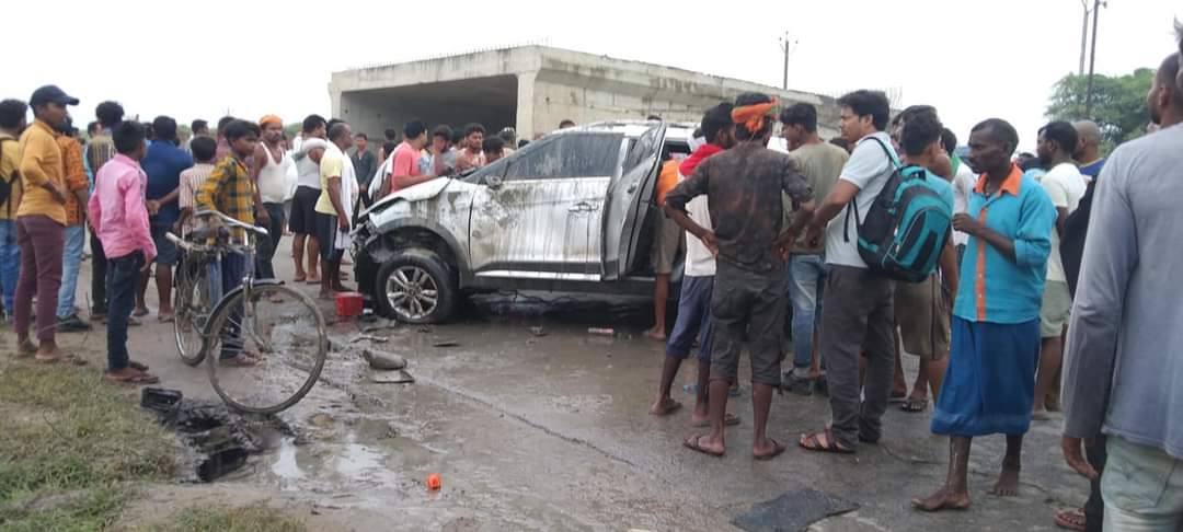 हादसे के बाद कार की हालत।
