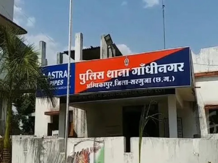 पुलिस ने बताया कि विजय इसके बाद अलग रहने लगा और रिपोर्ट लिखाने पर जान से मारने की धमकी देता था। इस डर से भी बच्ची की मां चुप थी।