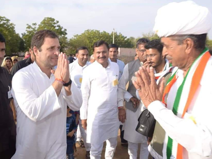 राहुल गांधी के साथ पूर्व सांसद।
