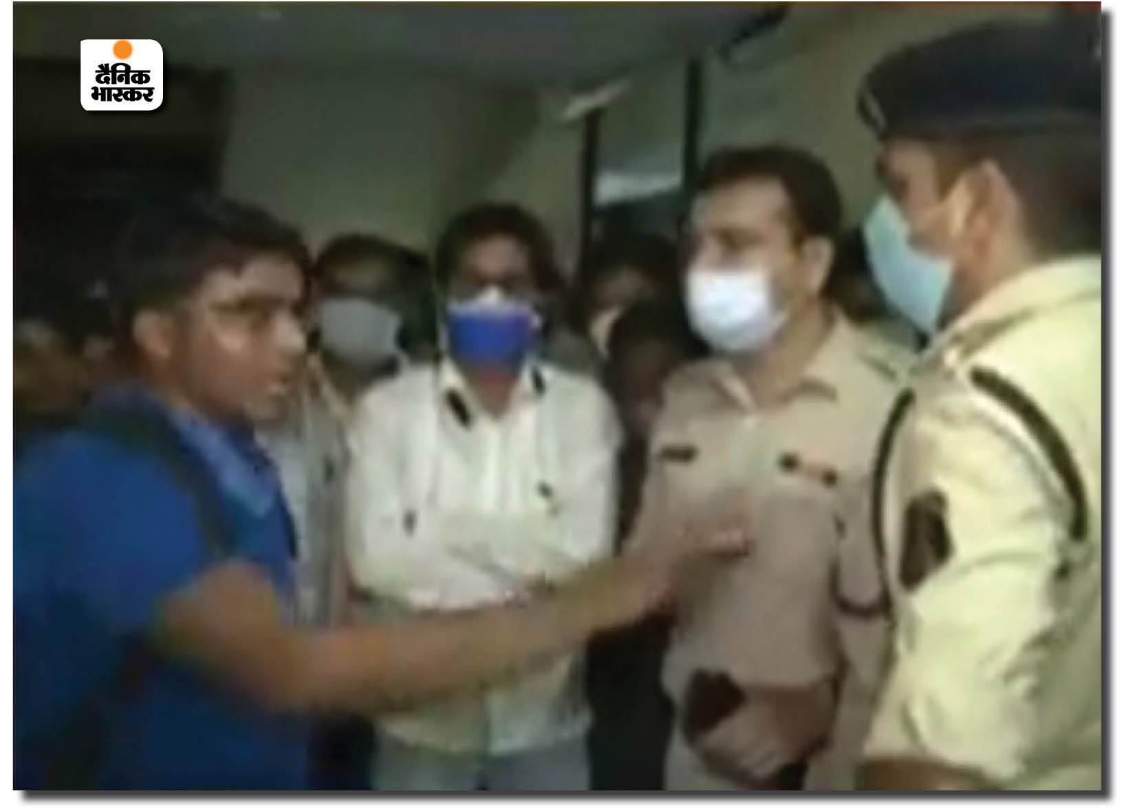 रात में 3 बच्चों की मौत होने के बाद उनके परिवार के लोगों ने लापरवाही का आरोप लगाया।