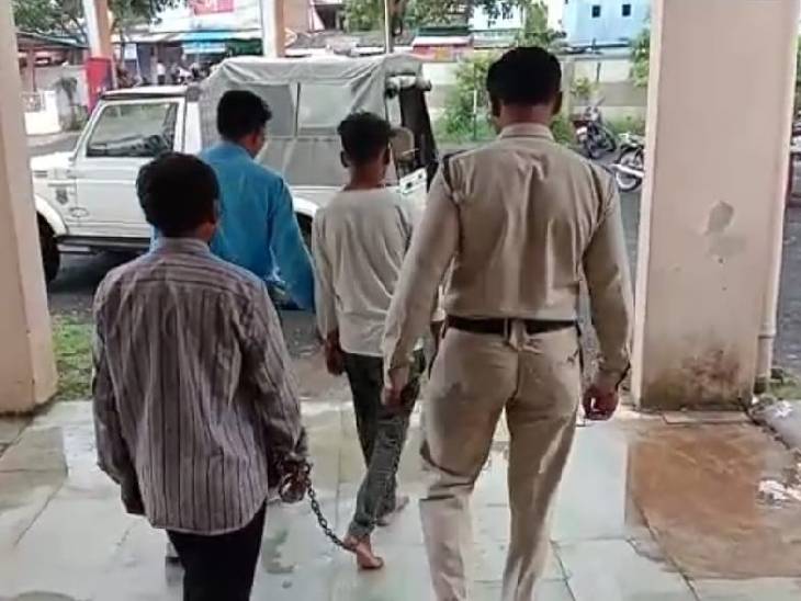 पुलिस ने आरोपियों को गिरफ्तार कर लिया है।
