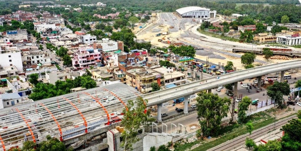गुरुदेव मेट्रो स्टेशन का काम भी जल्द पूरा होने वाला है।