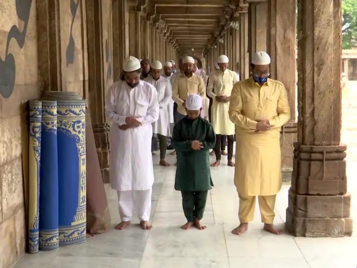 People offer Namaz on the occasion of Eid at Jama Masjid in Ahmedabad.